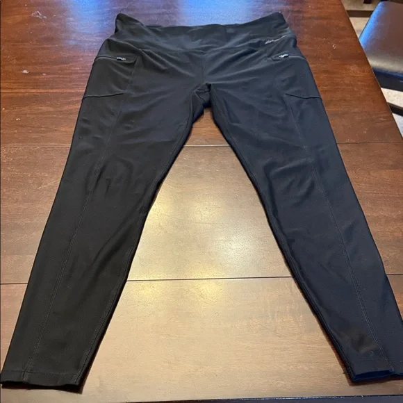 Eddie Bauer Black Athletic Leggings. Size L.  Gently used excellent condition - Picture 2 of 10